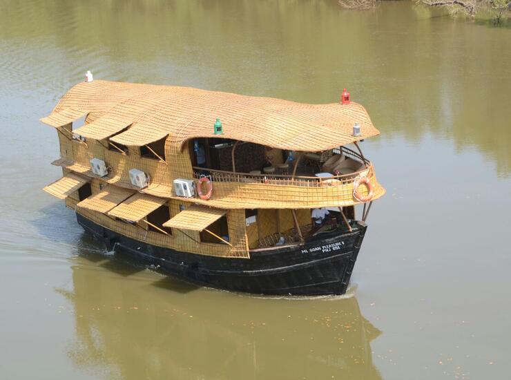 Хаусбот — экскурсия по каналам