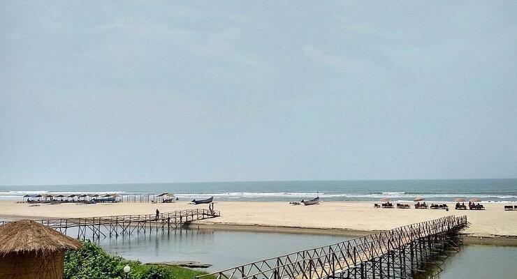 Мандрем (Северный Гоа): спокойный пляж, лагунки и йога у моря