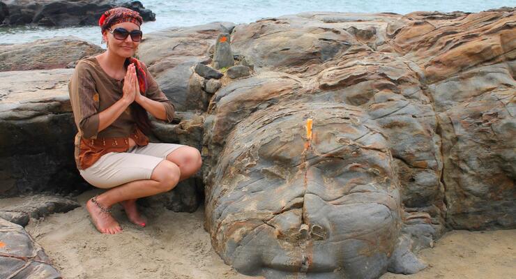 Вагатор (Северный Гоа): скалы, уютные бухты и вечерние огни
