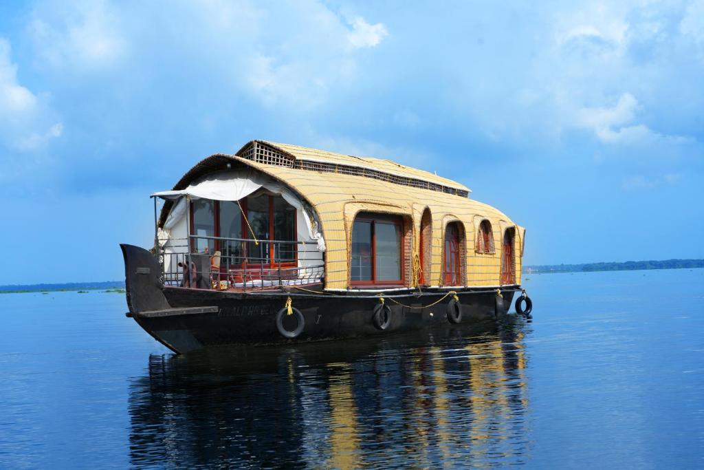 houseboat