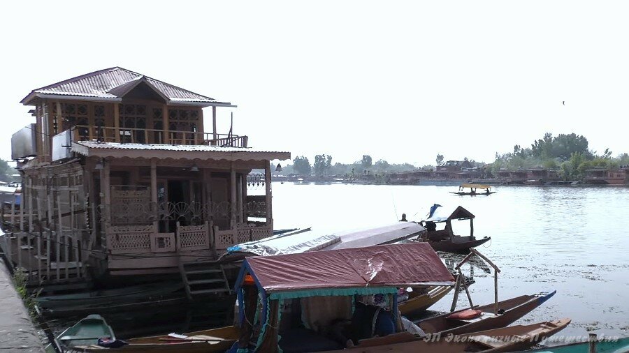 Плавучее почтовое отделение на озере Дал, Шринагар