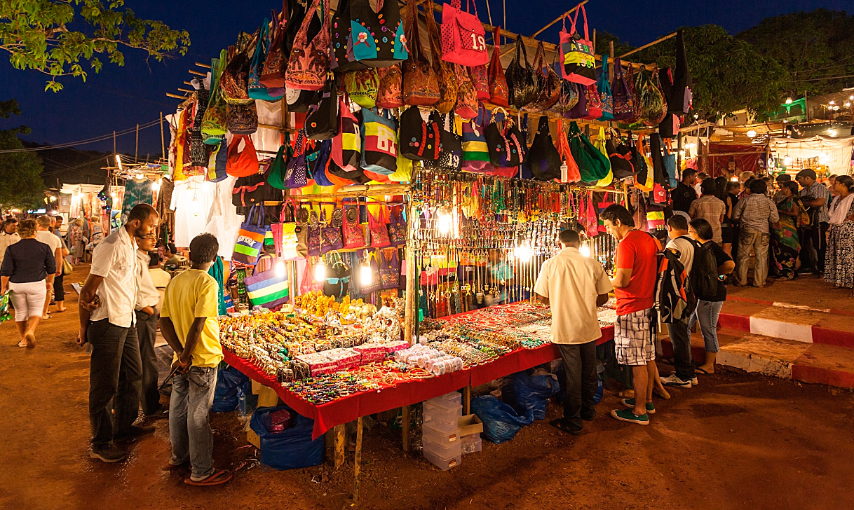 Hilltop Market в Вагаторе: музыка, еда и дизайнерские ряды