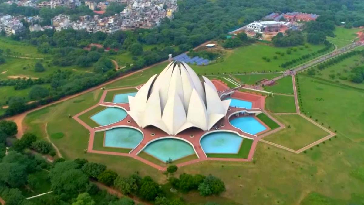 Бахайский Храм Лотоса в Дели — белые лепестки и отражающие бассейны