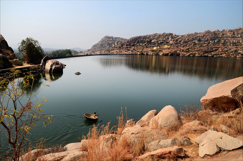 Озеро Кишкинда в окрестностях Хампи